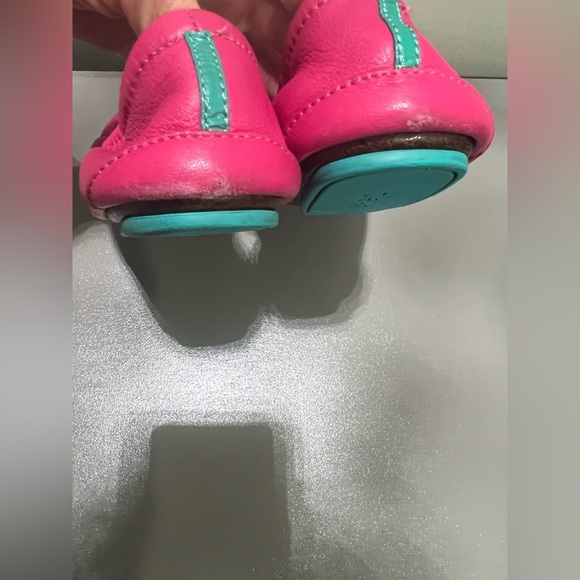 Tieks Italian Leather Vibrant Pink Leather Flats size 6 - Picture 9 of 9